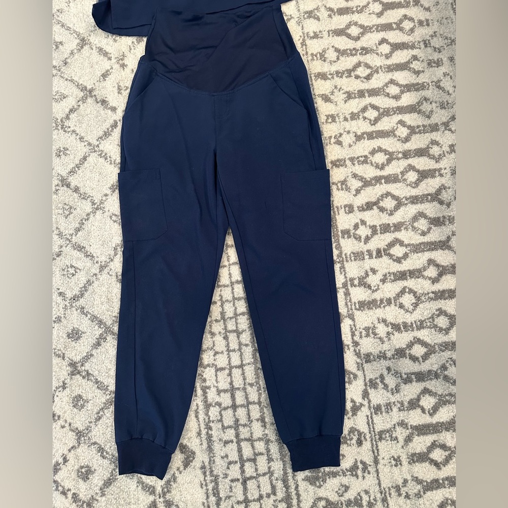 Mandala scrubs maternity joggers and top- Navy blue - Picture 5 of 7